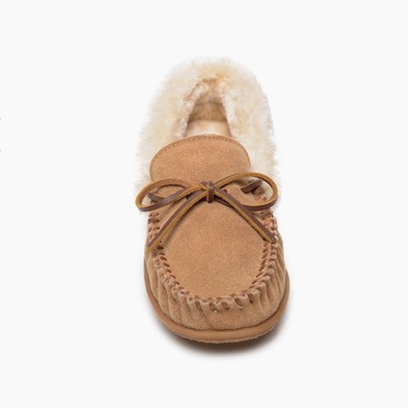 Minnetonka Moccasin slippers - Picture 3 of 12